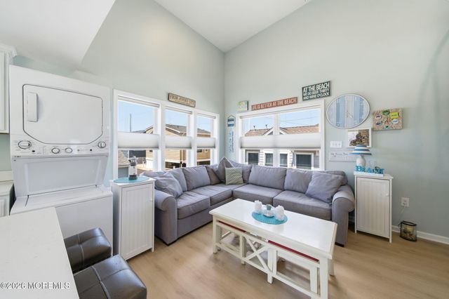 105 W Dune Way, Lavallette, NJ 08735