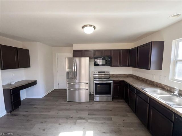 2033 Chapel Park Lane, Greensboro, NC 27405