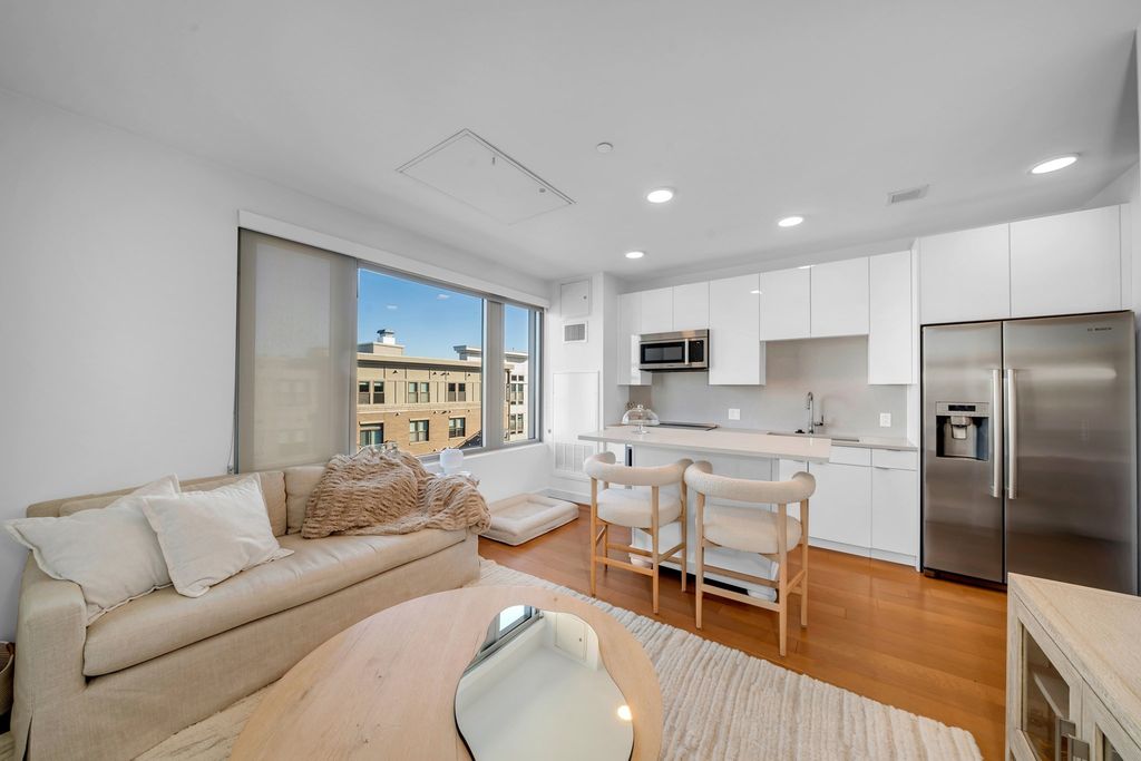 45 Lewis St 502, Boston, MA 02128
