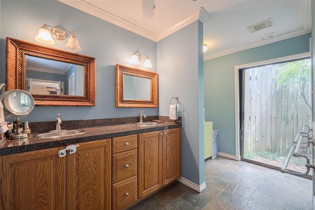 12231 Carriage Hill Drive, Houston, TX 77077