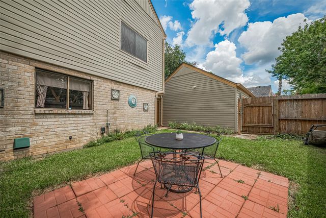 12231 Carriage Hill Drive, Houston, TX 77077