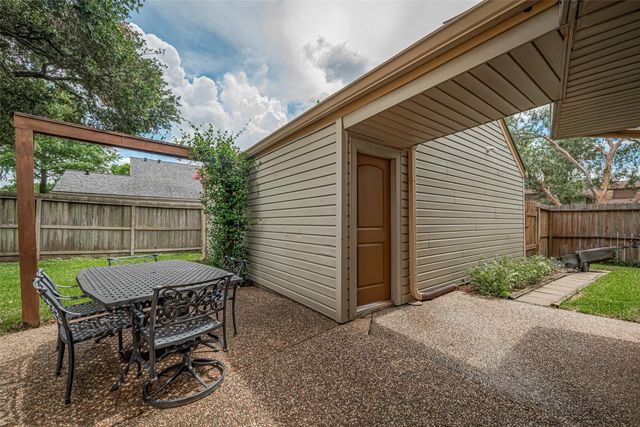 12231 Carriage Hill Drive, Houston, TX 77077