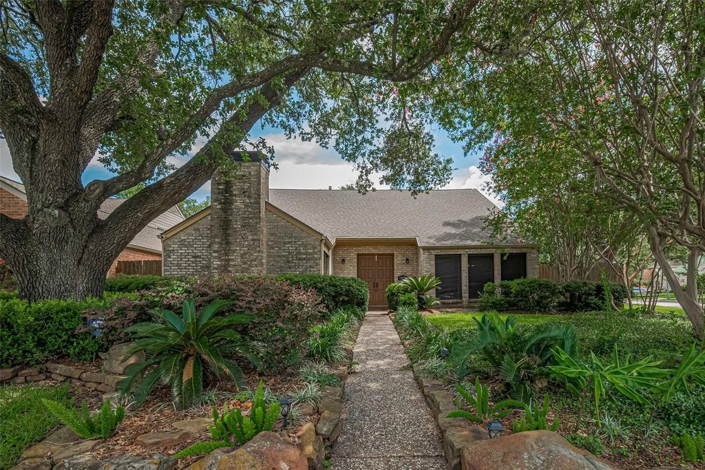 12231 Carriage Hill Drive, Houston, TX 77077