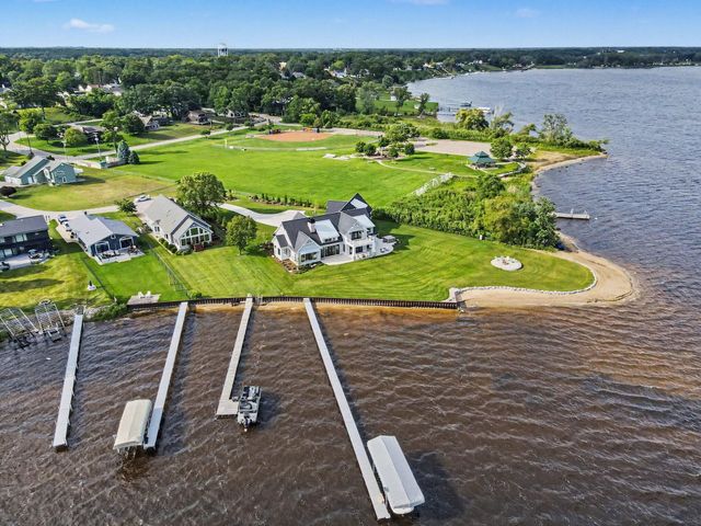 1019 Moorings Court, North Muskegon City, MI 49445