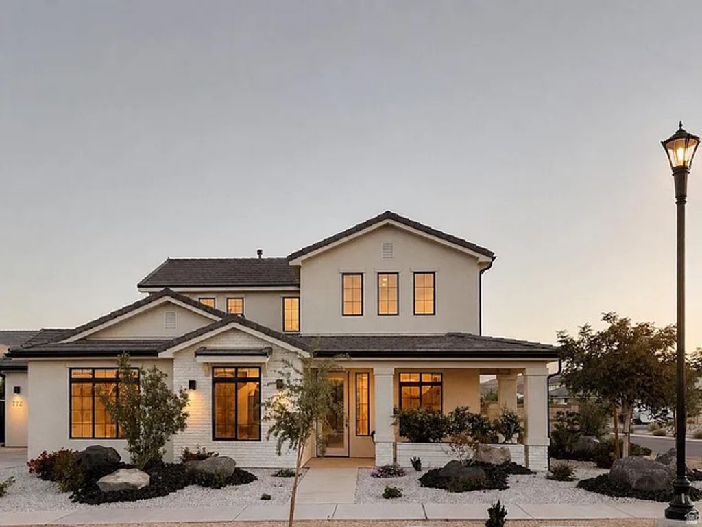 Image 1 of property listing at 772 W RUST BLUFF DR, St. George, UT 84790