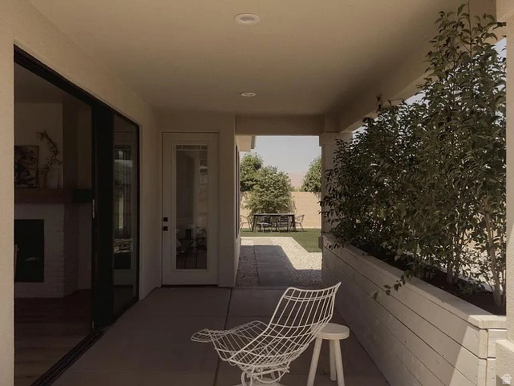 Image 17 of property listing at 772 W RUST BLUFF DR, St. George, UT 84790