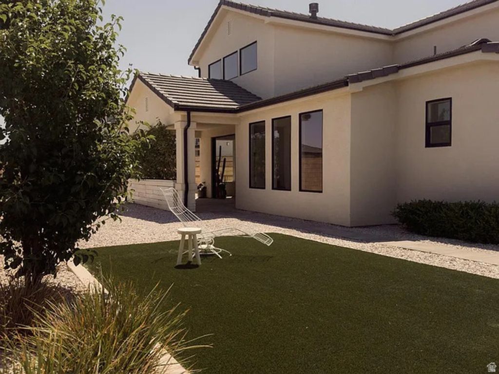 Image 28 of property listing at 772 W RUST BLUFF DR, St. George, UT 84790