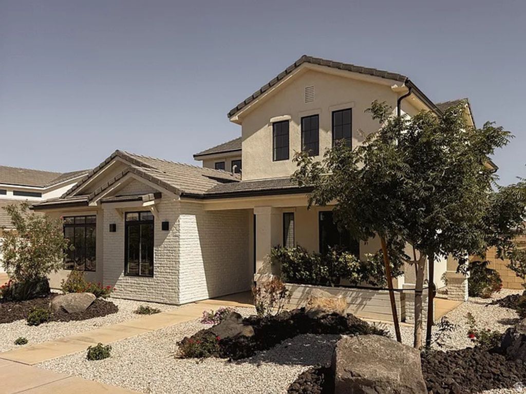 Image 29 of property listing at 772 W RUST BLUFF DR, St. George, UT 84790