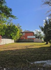801 E GIDDENS AVENUE, Tampa, FL 33603