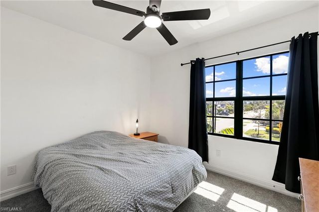 7598 Rockefeller DR, Naples, FL 34119