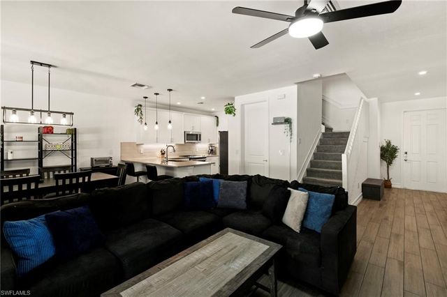 7598 Rockefeller DR, Naples, FL 34119