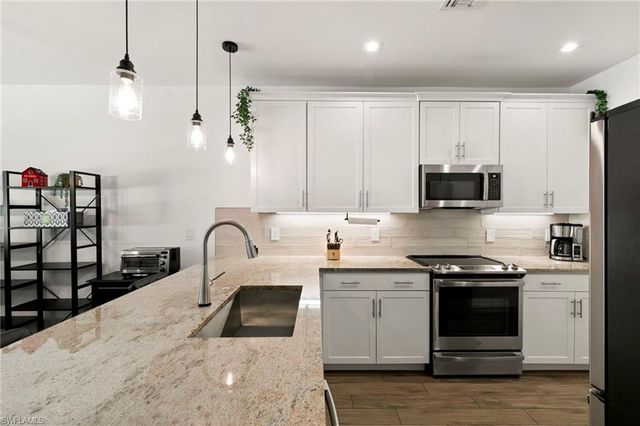 7598 Rockefeller DR, Naples, FL 34119