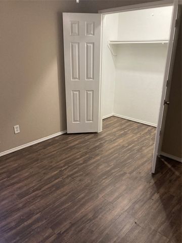 10613 Flamewood Drive, Fort Worth, TX 76140