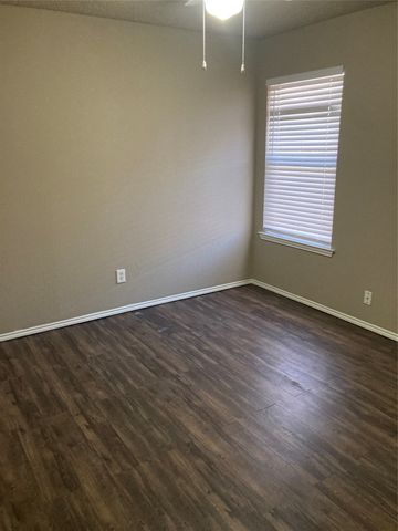 10613 Flamewood Drive, Fort Worth, TX 76140