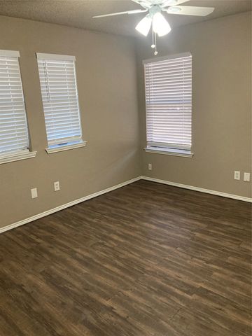 10613 Flamewood Drive, Fort Worth, TX 76140