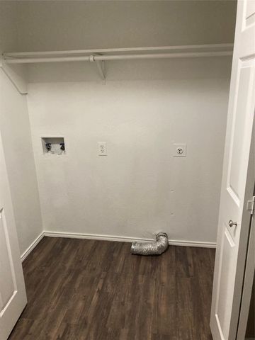 10613 Flamewood Drive, Fort Worth, TX 76140