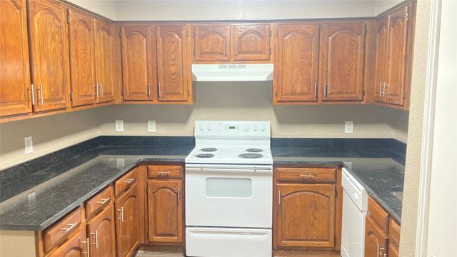 10613 Flamewood Drive, Fort Worth, TX 76140