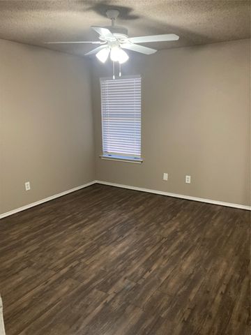 10613 Flamewood Drive, Fort Worth, TX 76140