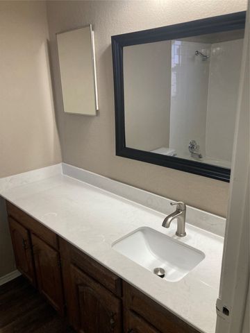 10613 Flamewood Drive, Fort Worth, TX 76140