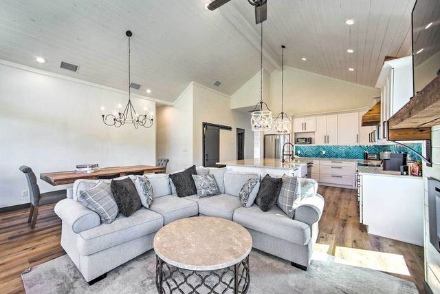 119 Hilltop Drive, Trinidad, TX 75163