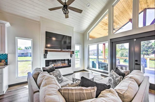 119 Hilltop Drive, Trinidad, TX 75163