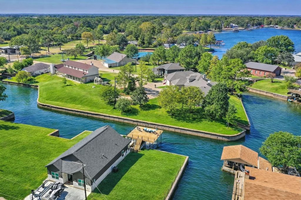 119 Hilltop Drive, Trinidad, TX 75163