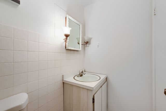 8060 S Kolmar Avenue, Chicago, IL 60652