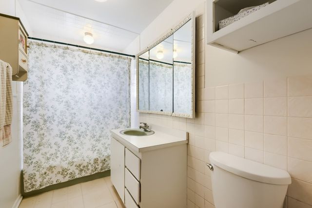 8060 S Kolmar Avenue, Chicago, IL 60652