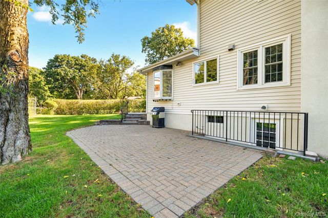 4 Wayne Drive, Poughkeepsie, NY 12601