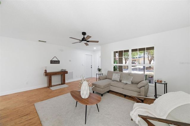 628 CAPE COD CIRCLE, Valrico, FL 33594