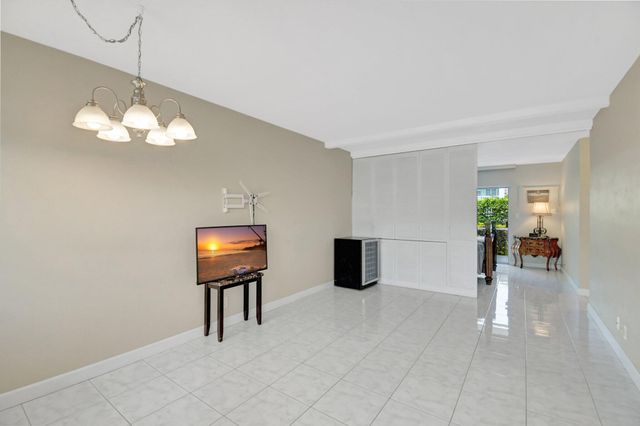 2131 NE 42nd Court 107e, Lighthouse Point, FL 33064