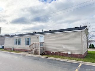 2367 Harbor Dr, Fenton Twp, MI 48430