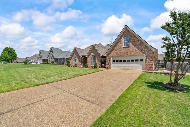250 LAKEWOOD DR, Oakland, TN 38060