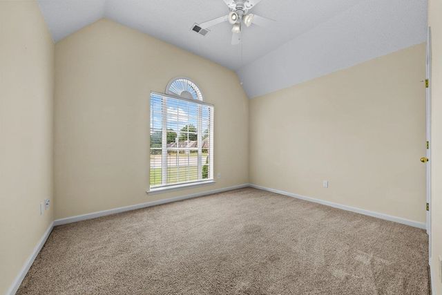 250 LAKEWOOD DR, Oakland, TN 38060