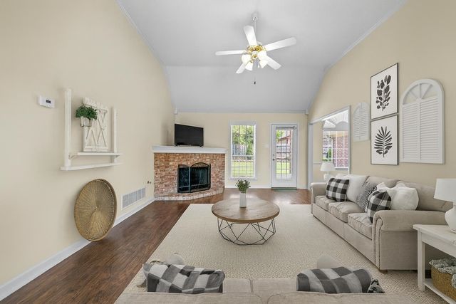 250 LAKEWOOD DR, Oakland, TN 38060