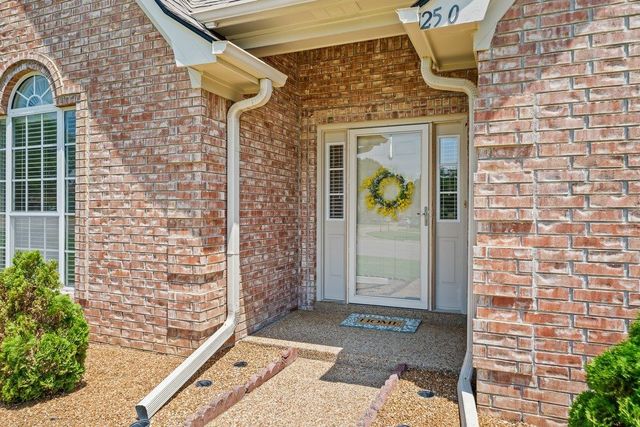250 LAKEWOOD DR, Oakland, TN 38060