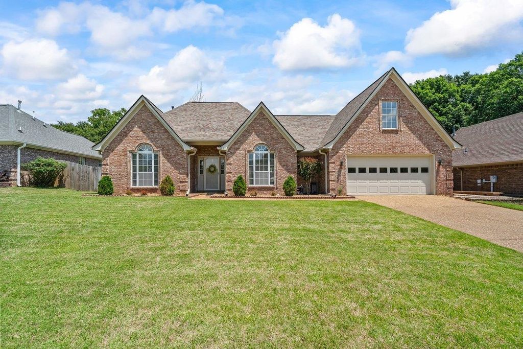 250 LAKEWOOD DR, Oakland, TN 38060