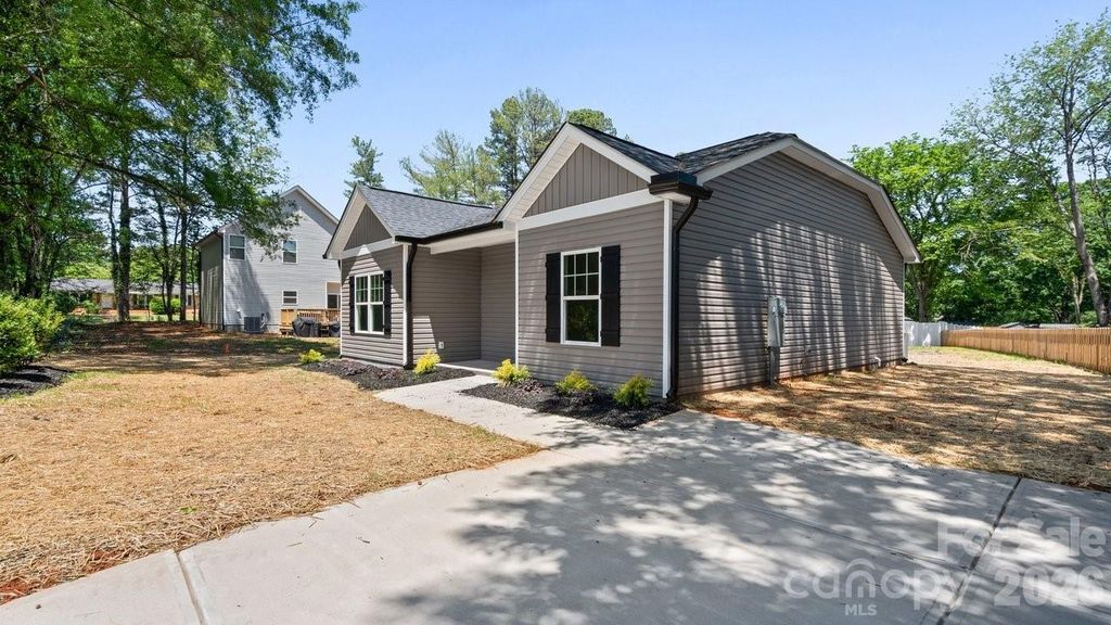 2160 Fieldcrest Avenue, Gastonia, NC 28052