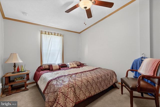 910 PINES RD, Etters, PA 17319