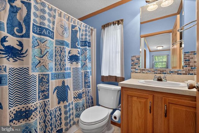 910 PINES RD, Etters, PA 17319