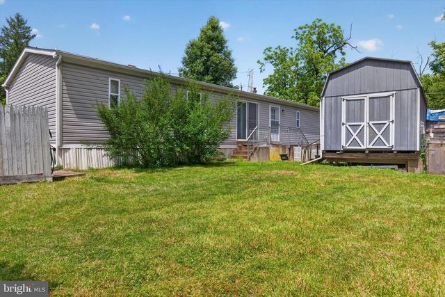 910 PINES RD, Etters, PA 17319