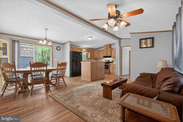 910 PINES RD, Etters, PA 17319