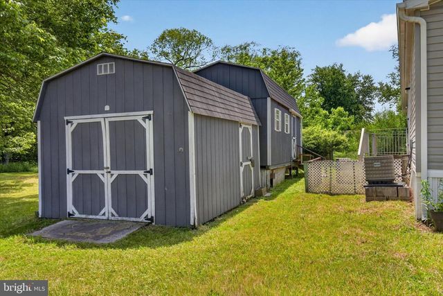 910 PINES RD, Etters, PA 17319