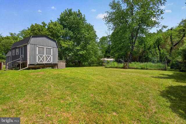 910 PINES RD, Etters, PA 17319