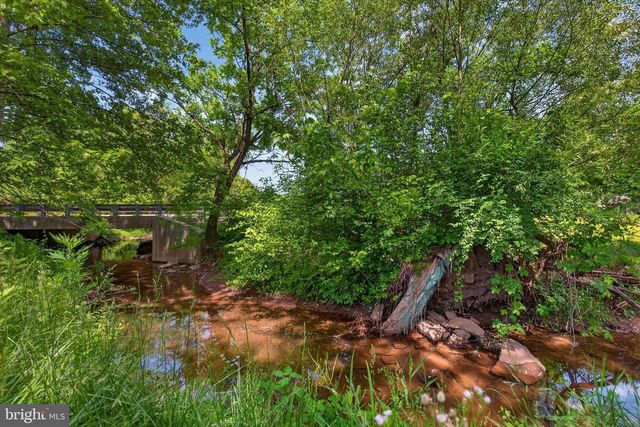 910 PINES RD, Etters, PA 17319