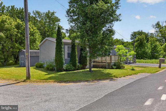 910 PINES RD, Etters, PA 17319