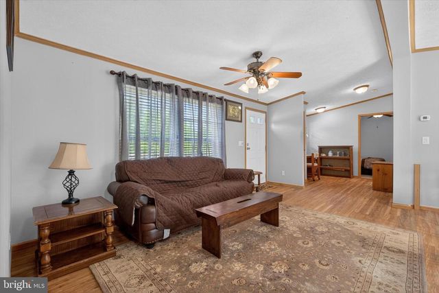 910 PINES RD, Etters, PA 17319