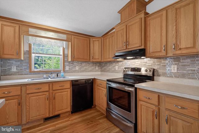 910 PINES RD, Etters, PA 17319