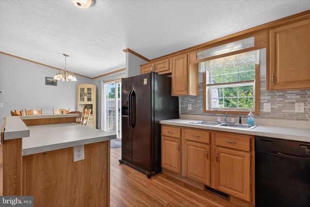 910 PINES RD, Etters, PA 17319
