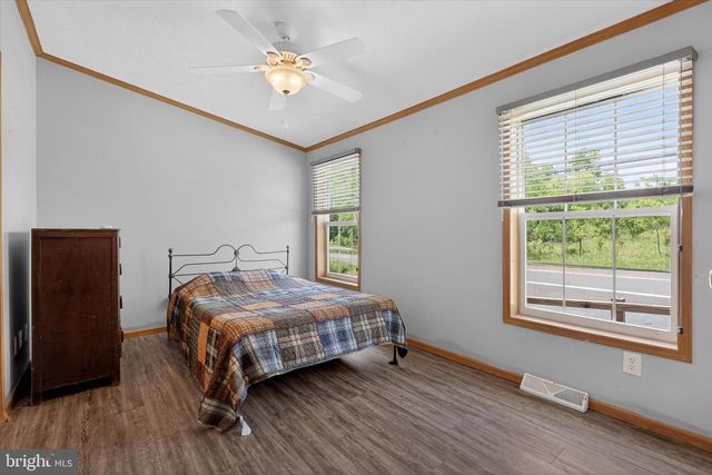 910 PINES RD, Etters, PA 17319